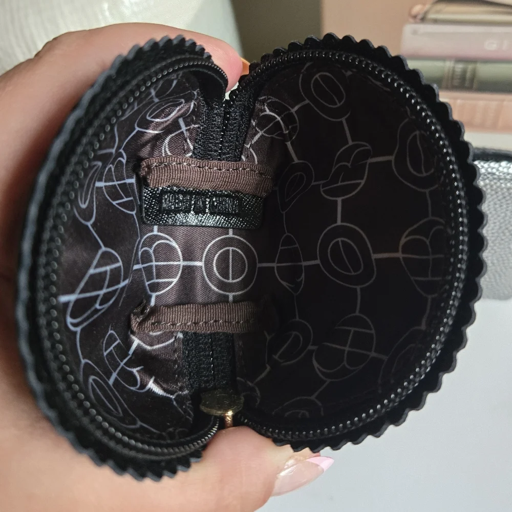 EUC Henri Bendel Set Of 3 Stackable Leather Cosmetic Pouches